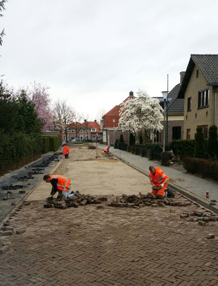 Voor bestrating en wegbekleding van wegen kunt u terecht bij Van Bronckhorst Bestratingen B.V. Almelo